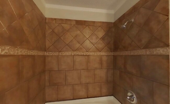 Building Photo - MOVE IN READY