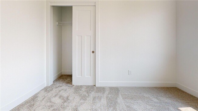 Building Photo - 720 SE Booth Ave