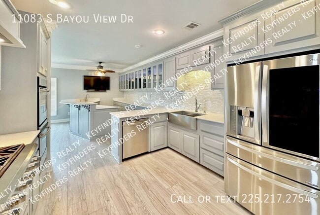 Building Photo - 11083 S Bayou View Dr