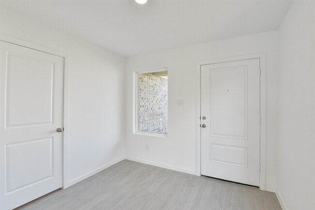 Building Photo - 16818 Great Highlands Dr