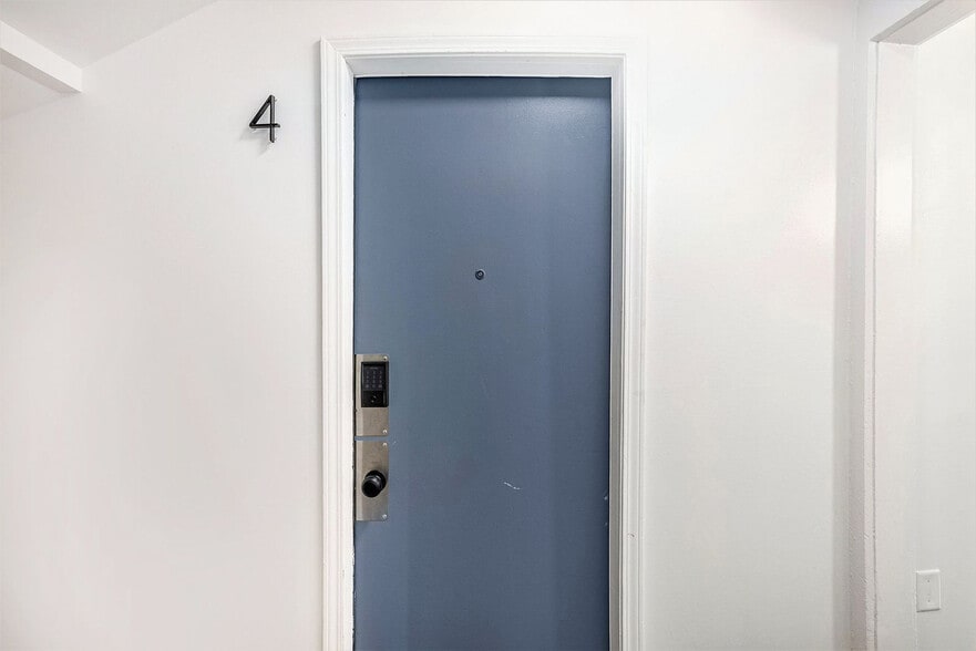 Building Photo - 37 Gold Ave NW