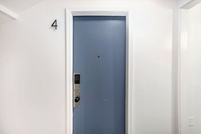 Building Photo - 37 Gold Ave NW