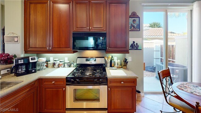 Building Photo - 9364 Trieste Dr