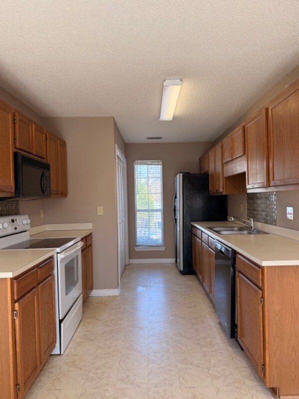 Building Photo - 229 Stonewood Dr