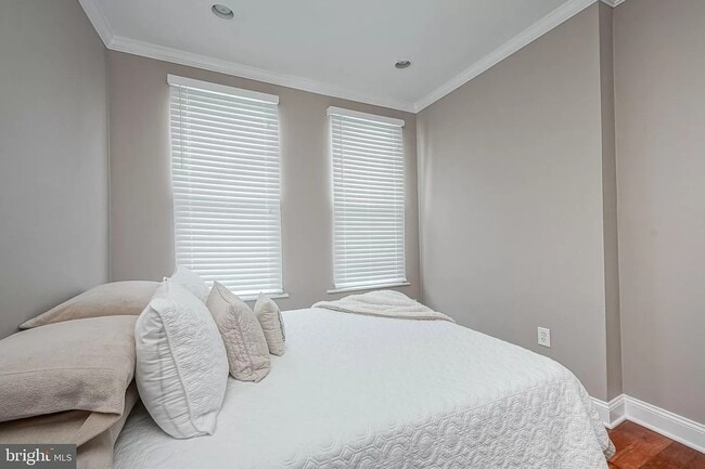 Building Photo - 2648 S Mole St