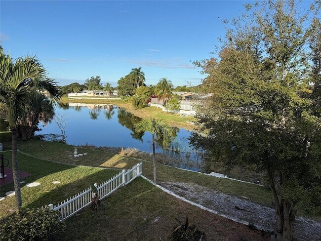Building Photo - 1235 W River Dr