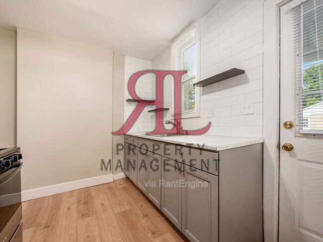 Building Photo - 439 Eldridge Ave