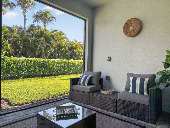 Building Photo - Turnkey Furnished Villa Naples FL
