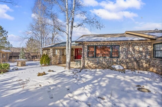 Building Photo - 306 Lona Dr