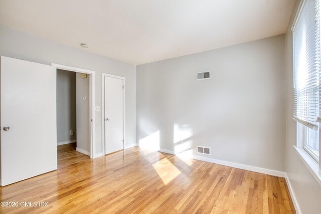 Building Photo - 24 Hollow Wood Ln