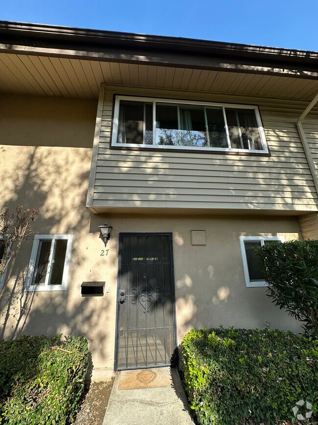 Building Photo - 2 Bedroom Condo - La Mesa