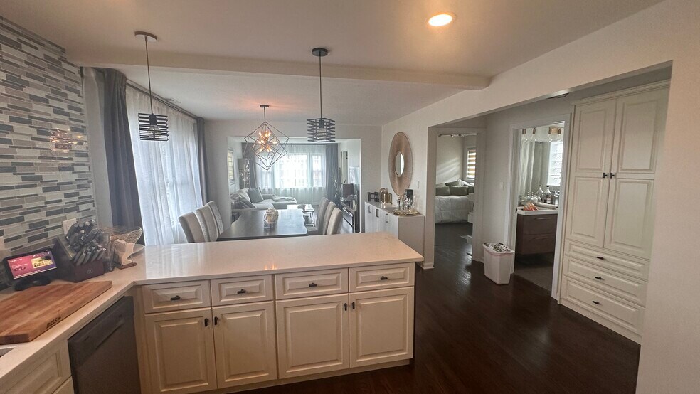 Building Photo - 354 Alles St