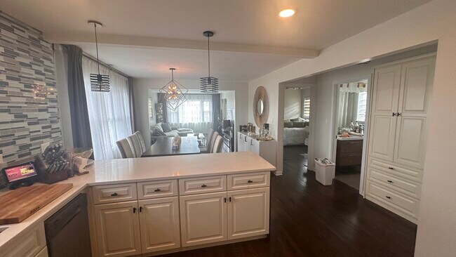 Building Photo - 354 Alles St