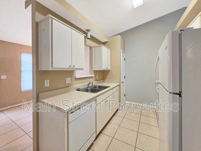 Building Photo - 3359 Green Briar Cir