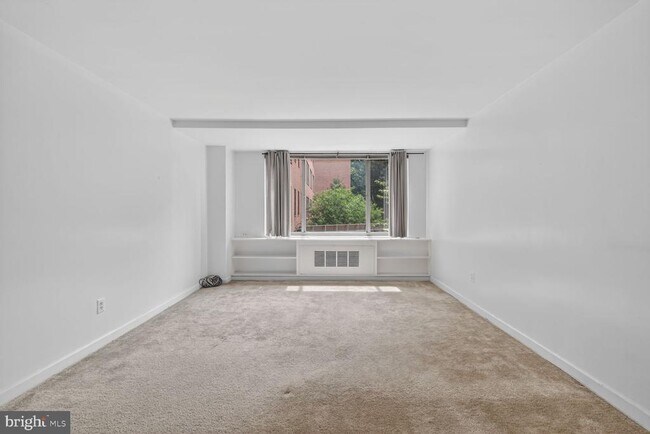 Building Photo - 1121 Arlington Blvd