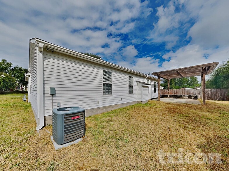 Building Photo - 4991 Astonshire Ln