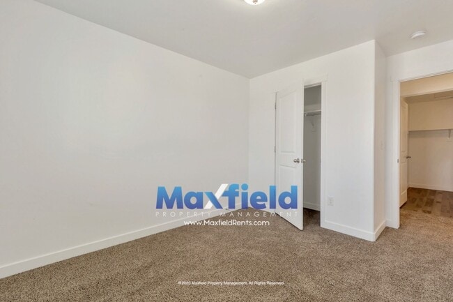 Building Photo - Townhouse Draper - 3 BD 2.5 BA 2 GA - 2250 Square Feet - New Carpet