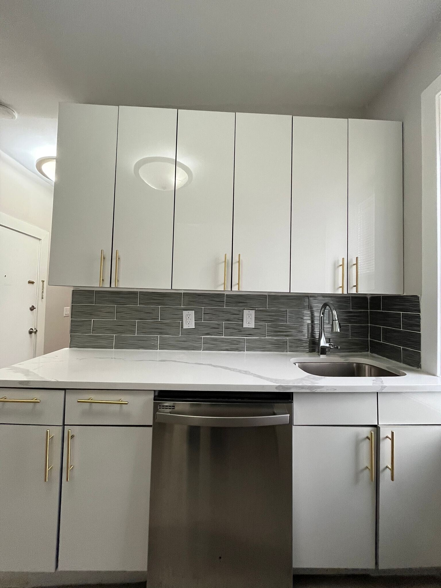 Building Photo - 5809 Palisade Ave