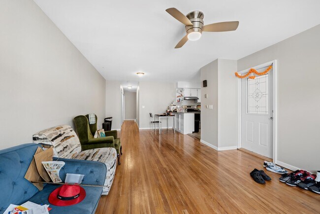 Building Photo - 313 9th St