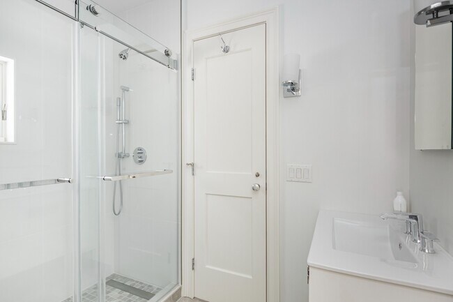 Building Photo - 6 Clover Leaf Ln