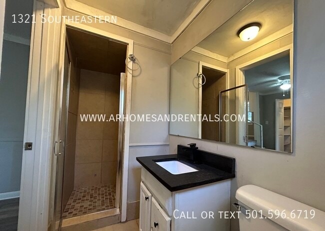 Building Photo - 1321 Southeastern-