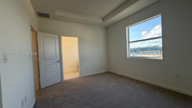 Building Photo - 1077 SE 2nd St