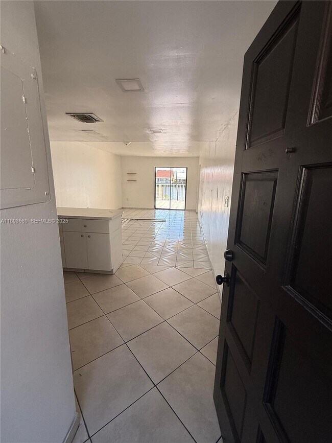 Building Photo - 5530 W 26th Ct