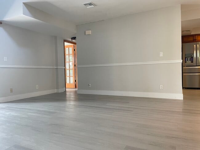 Building Photo - 5276 Buckhead Cir