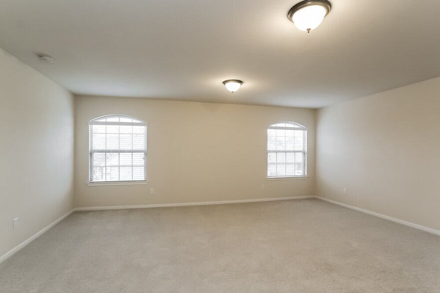 Building Photo - 9222 Chloe Dr