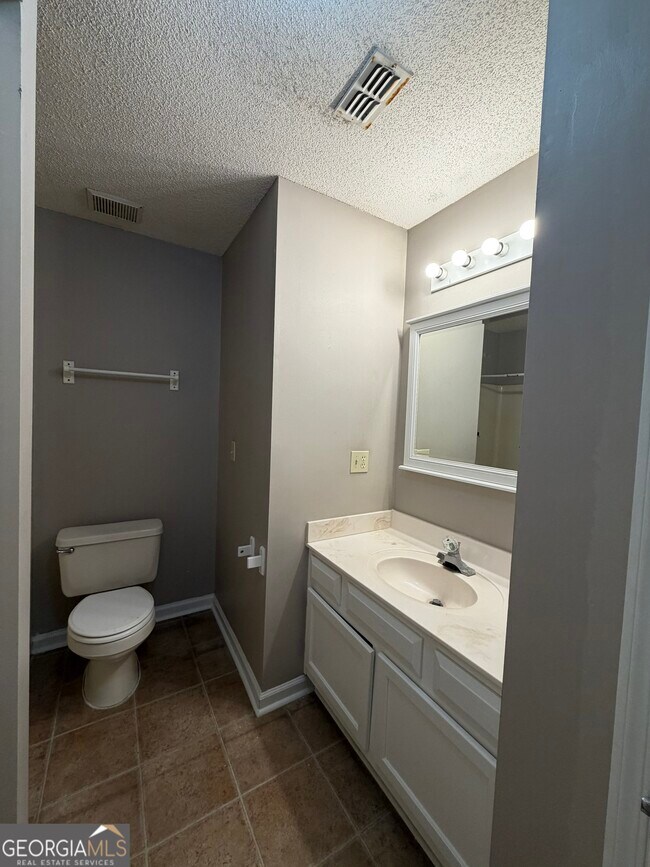 Building Photo - 409 Baltic Ct