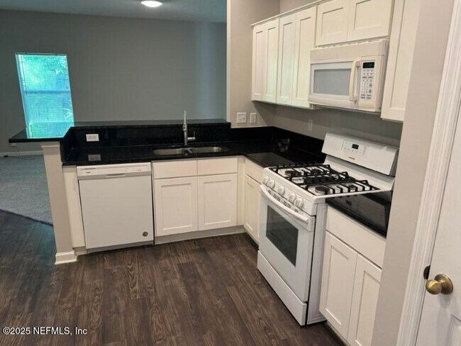 Building Photo - 14014 Summer Breeze Dr