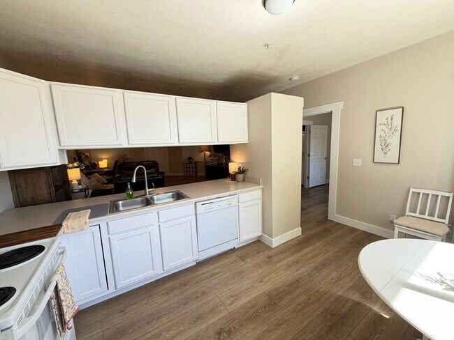 Building Photo - Charming 55+ Condo with Indoor Pool & Mountain Views in American Fork