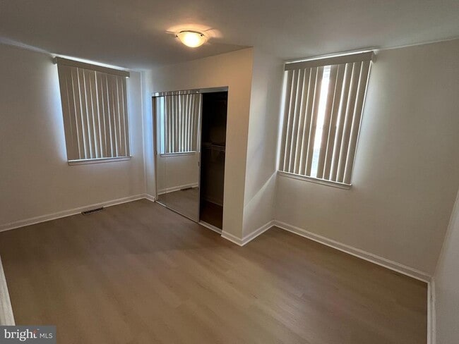 Building Photo - 509 Larkspur St