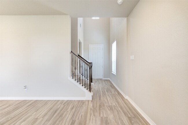 Building Photo - 812 Laguna Grn Ln