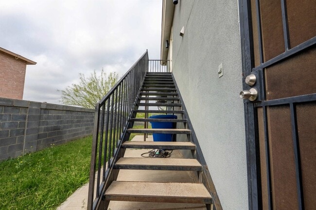 Building Photo - 214 Allen Dr