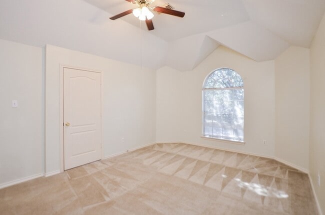 Building Photo - 21210 Woodland Green Dr