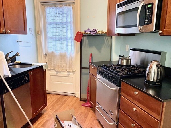 Building Photo - 64 Charlesgate E