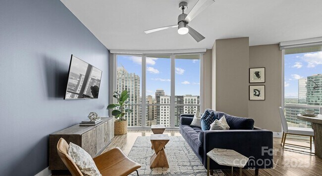 Building Photo - 225 S Poplar St