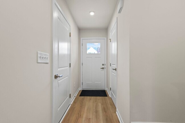 Building Photo - 338 Myrtle Mdws Dr