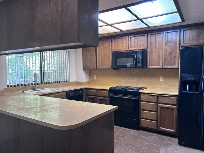 Building Photo - Three Bedroom Two Bathroom Home in Rescue