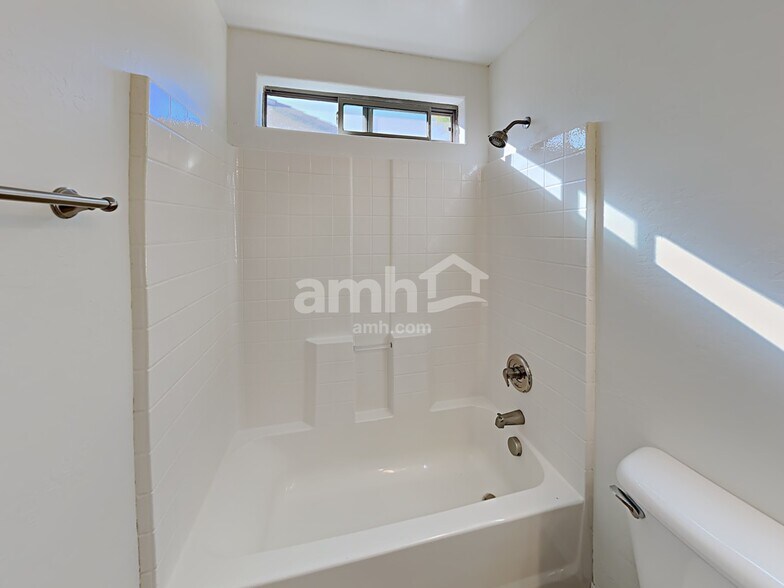 Building Photo - 3429 E Crescent Way