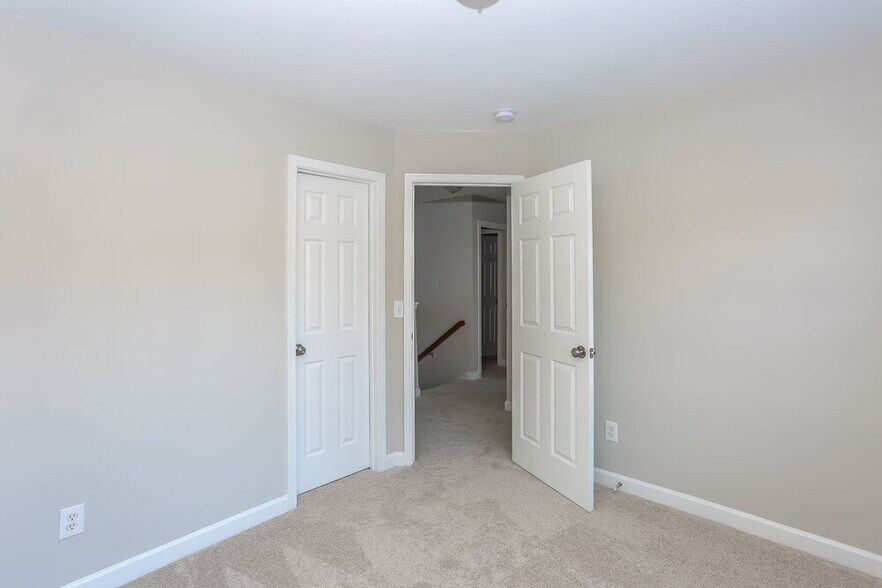 Building Photo - 2535 Captains Watch Rd NE