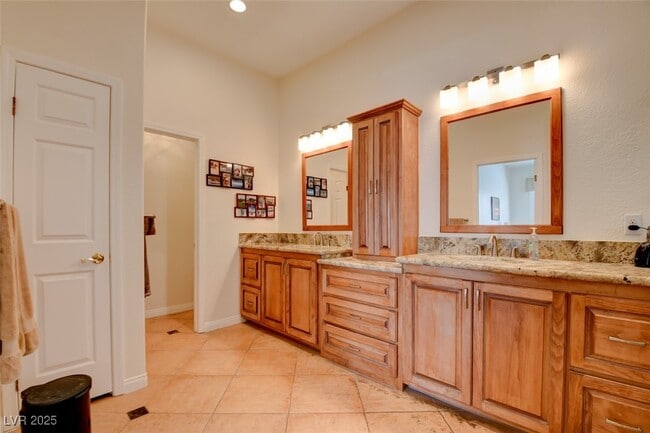 Building Photo - 8528 Crest Hill