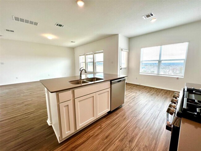 Building Photo - 8001 Copper Prairie Bend