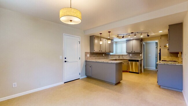 Building Photo - Rincon Valley Single Level, Landscaper Included!