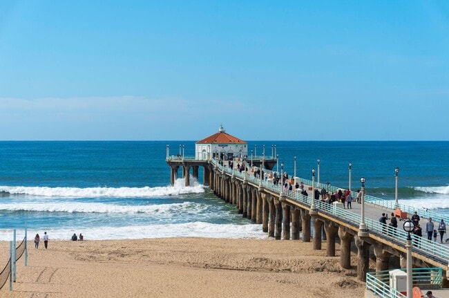 Building Photo - Private and Comfy Manhattan Beach Home