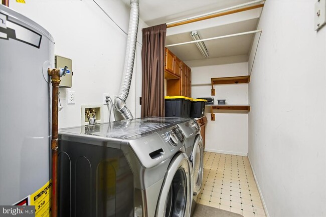 Building Photo - 6339 Dunman Way