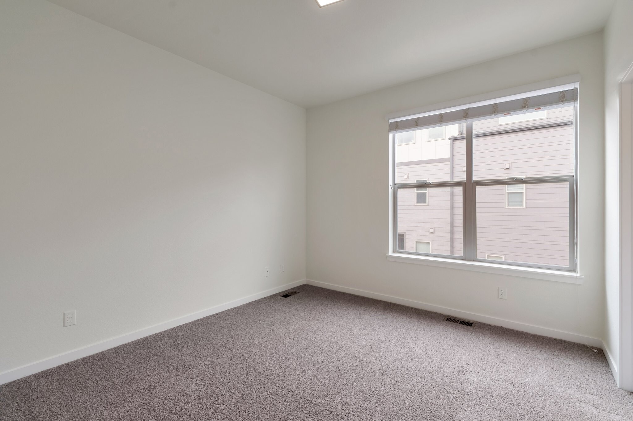 Building Photo - 415 Primrose Ln