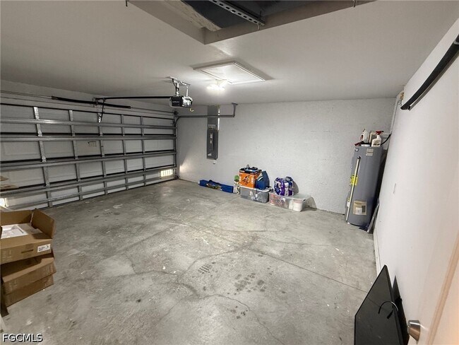 Building Photo - 313 SW 47th Terrace