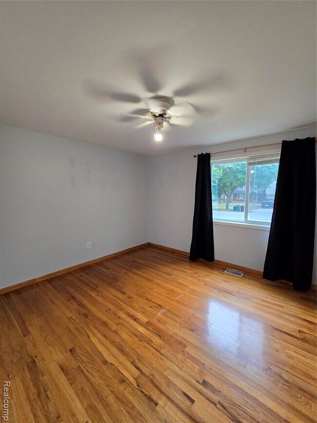 Building Photo - 2310 Cumberland Dr